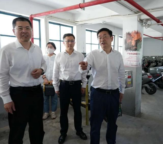静安区召开2024年党建引领建设“静邻物业”工作推进大会(图5)