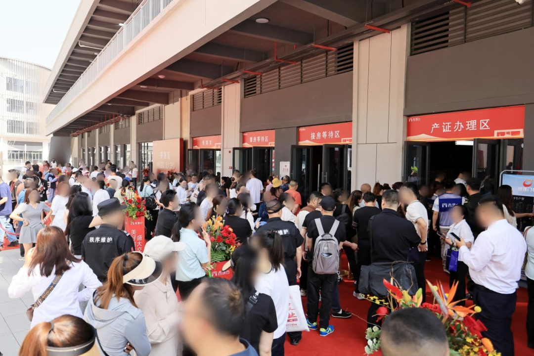 纾困楼盘交付实录：停工8年如何逆袭成销冠(图1)