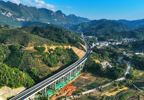 那平高速获评2024年度建筑与市政工程绿色建造施工技术竞赛一等奖(图1)