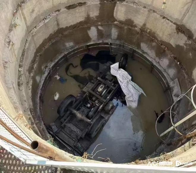 珠海珠峰大道管网工程围蔽三年未完工基坑1周吞两车夺一命(图2)