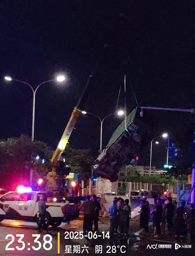 珠海珠峰大道管网工程围蔽三年未完工基坑1周吞两车夺一命(图3)