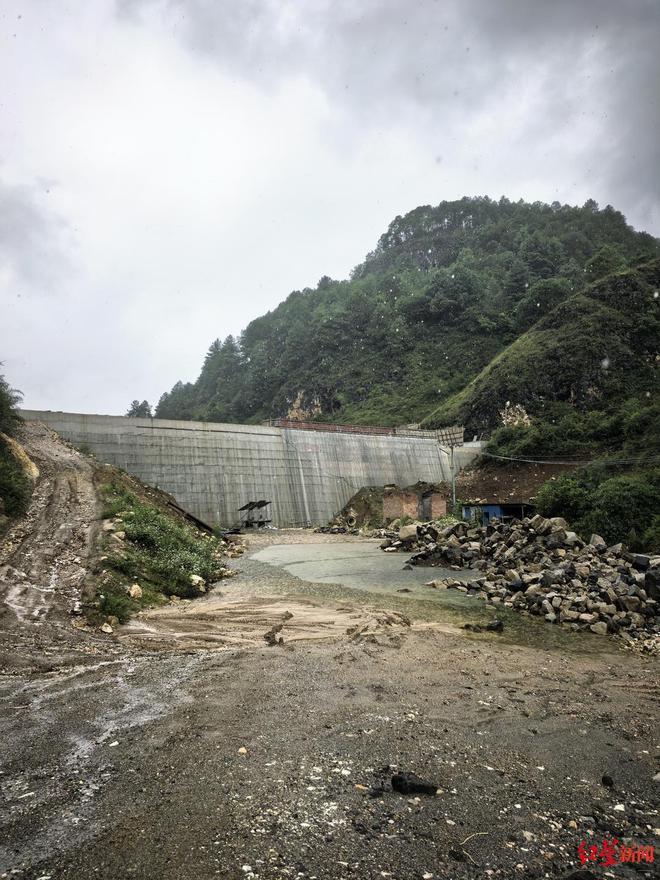 云南腾冲一矿企非法占地近4万平方米被处罚当地干部：已开工两年1个月前才停工(图2)