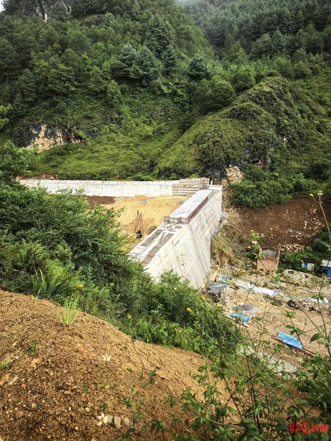 云南腾冲一矿企非法占地近4万平方米被处罚当地干部：已开工两年1个月前才停工(图1)