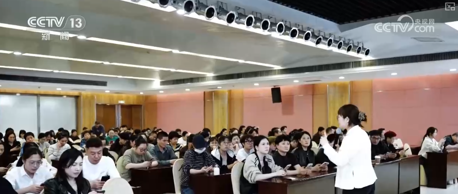 从“坐商”变“云商”·一线观察“义乌造”新IP搭乘数字贸易“快车”闯全球(图11)