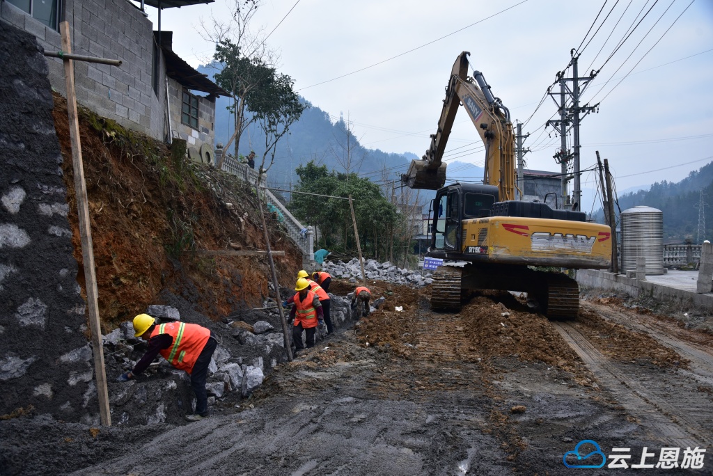 咸丰县产业基础设施配套建设项目030县道翻修唐崖段动工开建(图2)